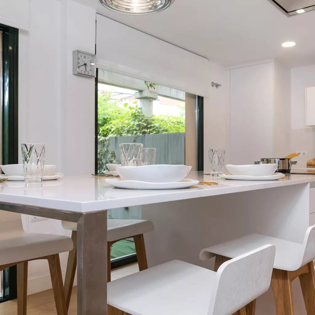 Barra para 4 comensales cocina blanca