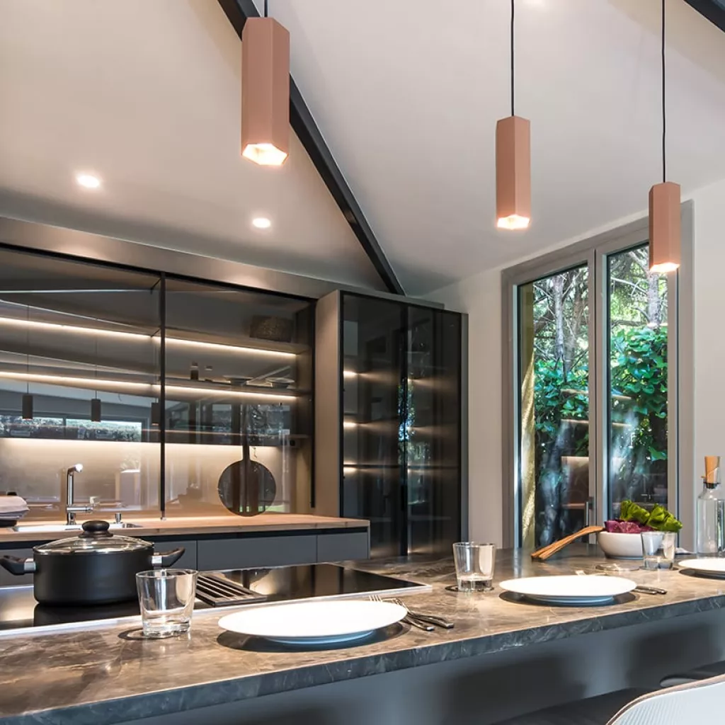 Cocina Santos Gris Visón Abierta al salón  con Península - electrodomésticos Neff