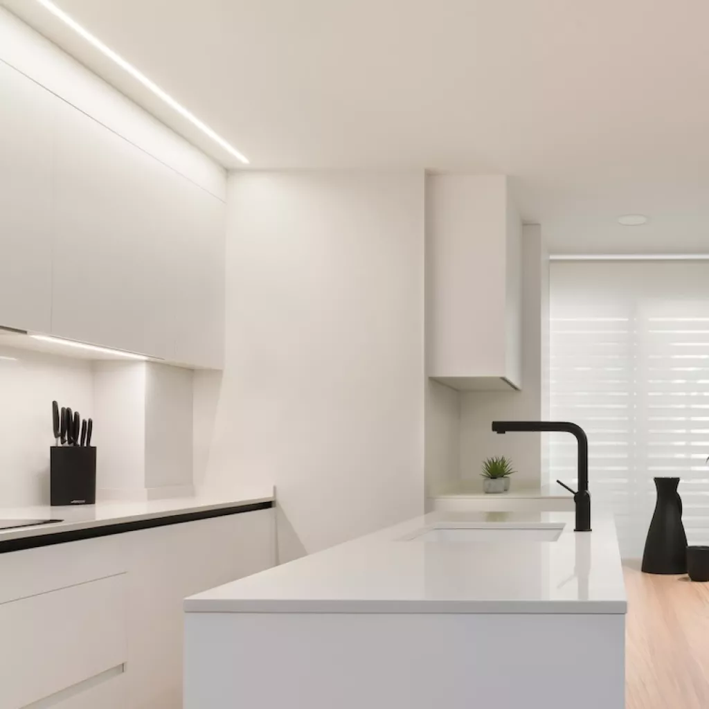 Cocina Santos blanca con isla