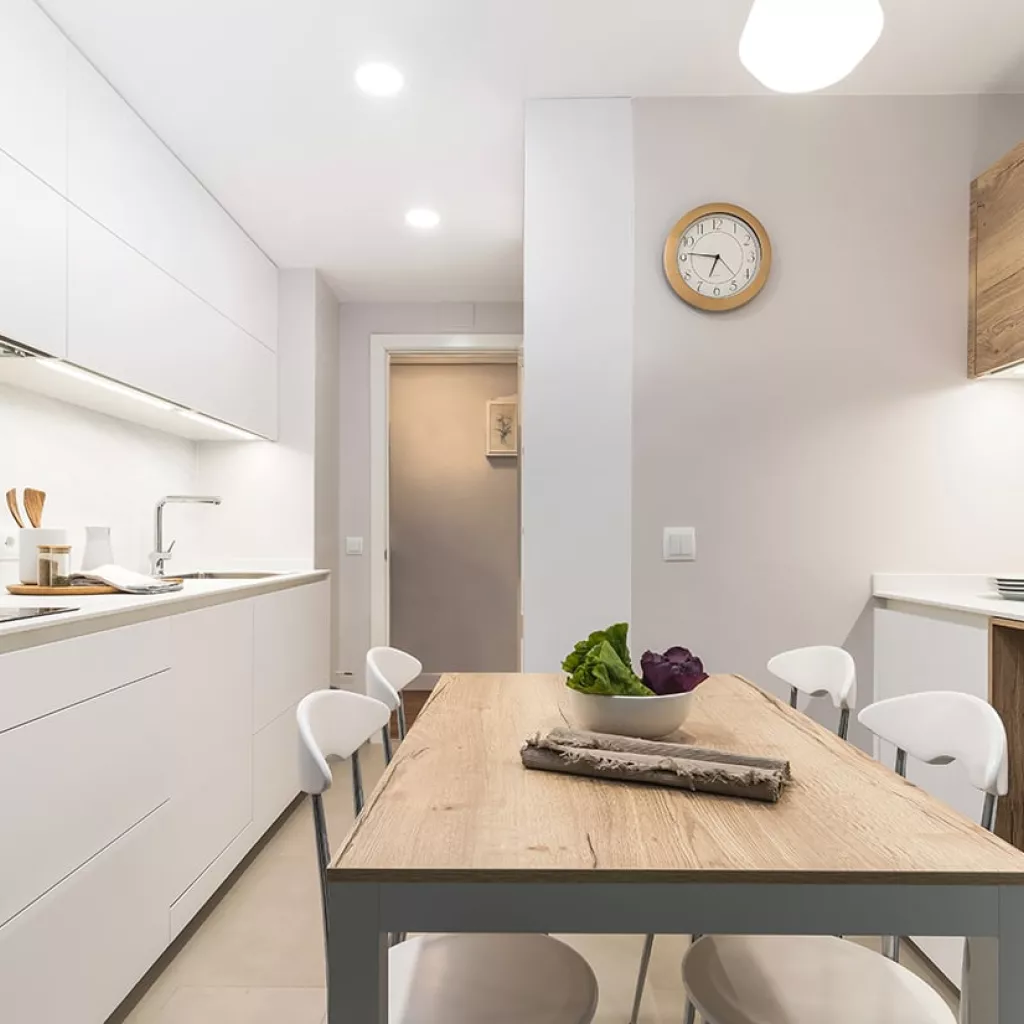 Cocina Blanca con Madera de Santos Cocinas