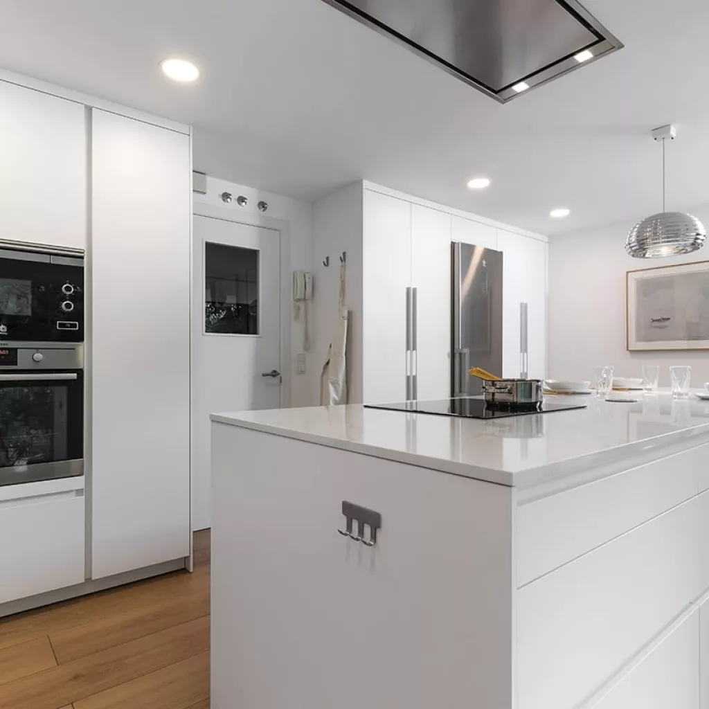 Cocina blanca de Cocinas Santos