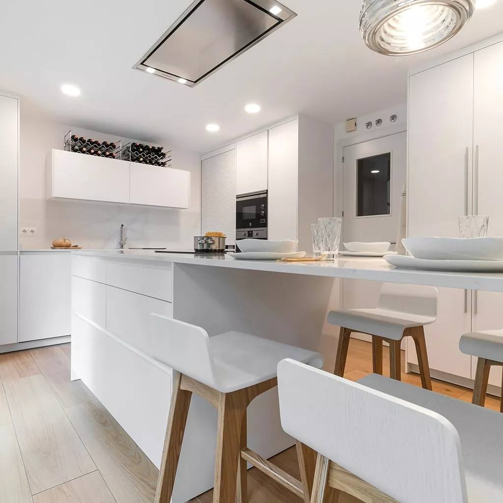 Cocina elegante en color blanco