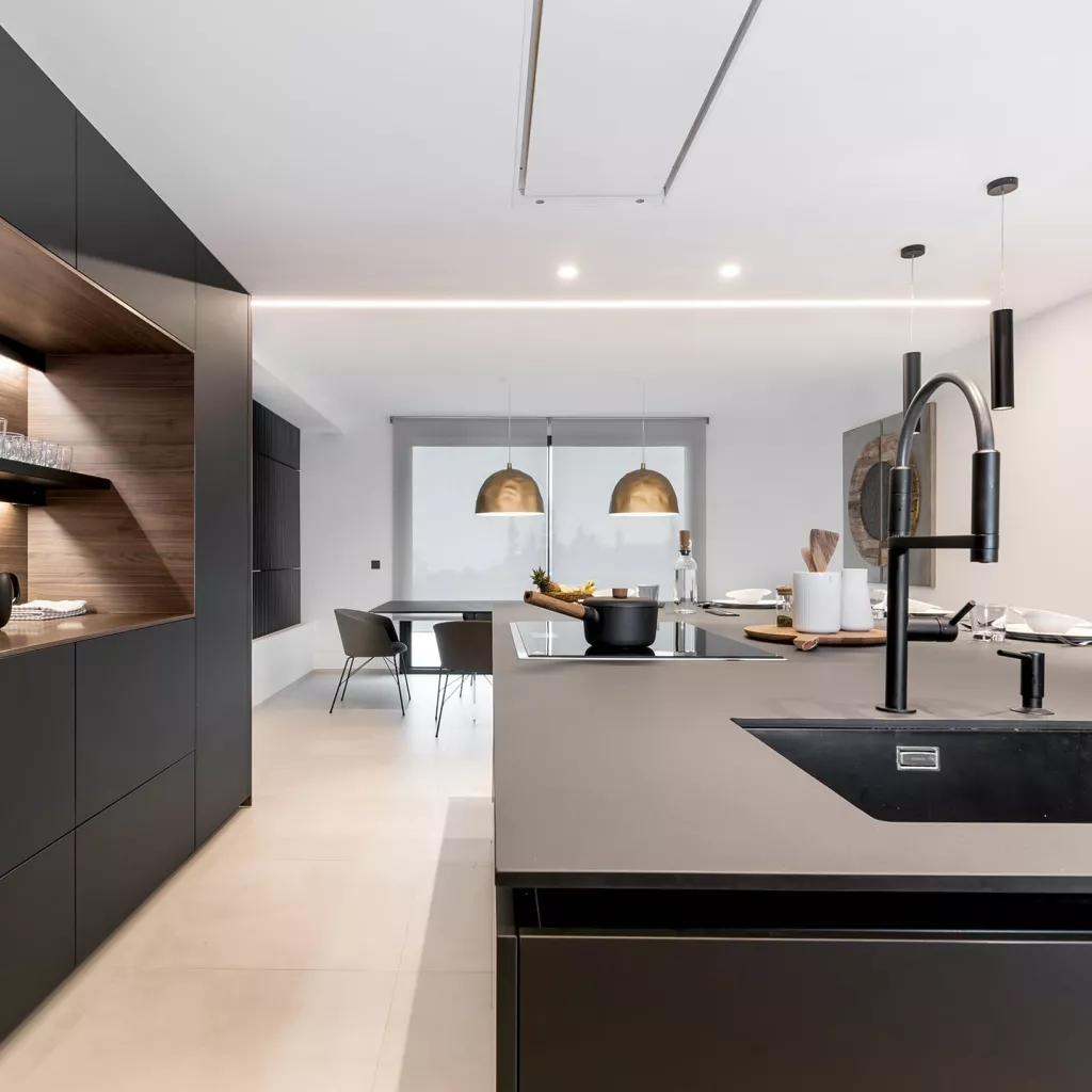 Cocina Santos negra y nogal con isla