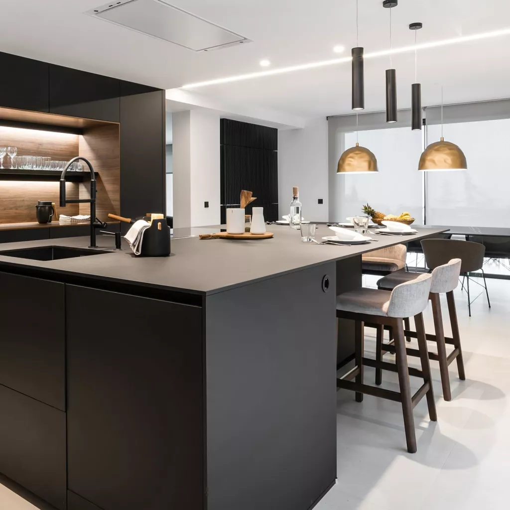 Cocina Santos negra y nogal con isla