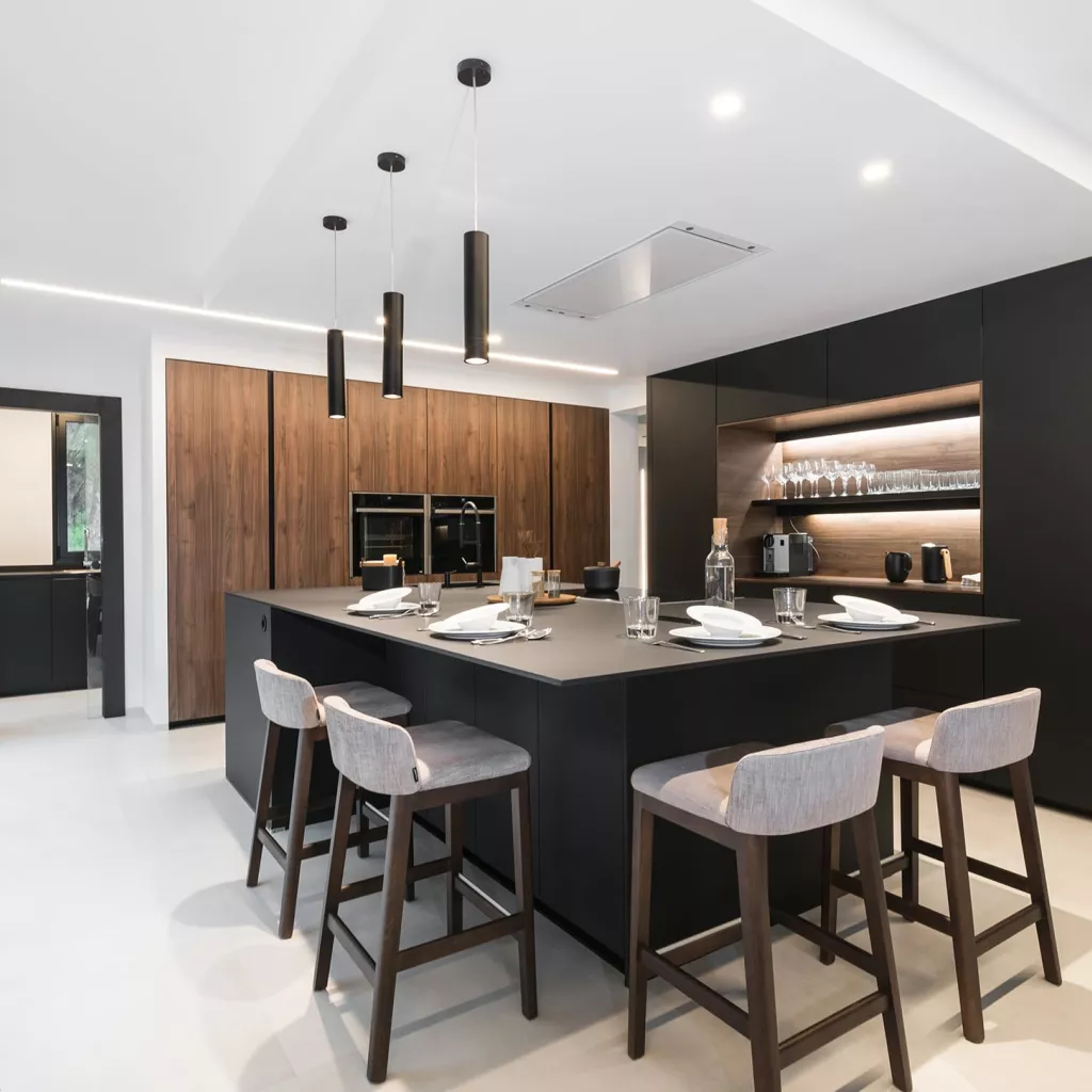 Cocina Santos negra y nogal con isla