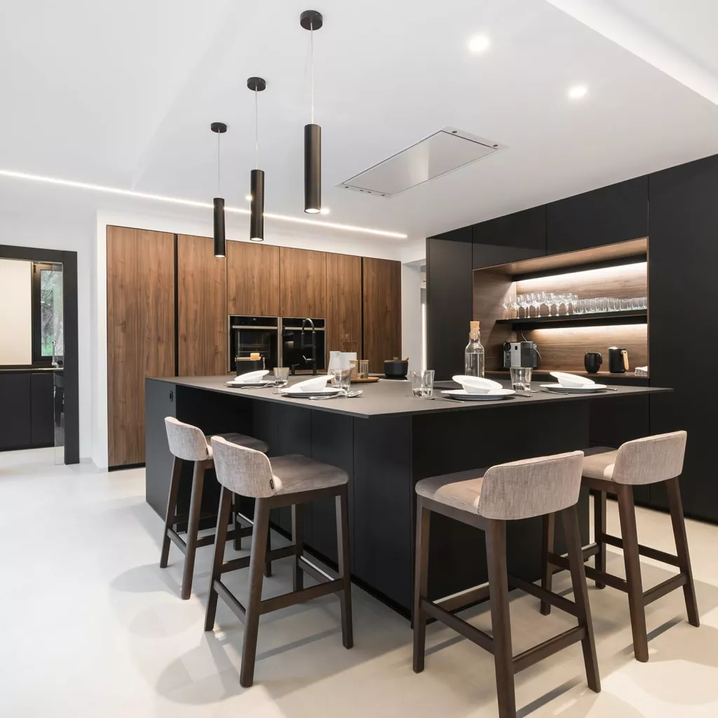 Cocina Santos negra y nogal con isla