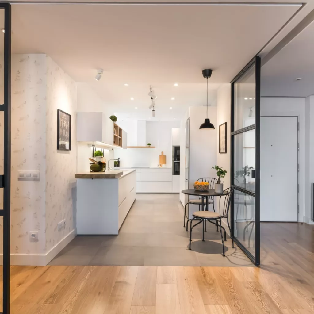 Cocina Santos blanca abierta al salón