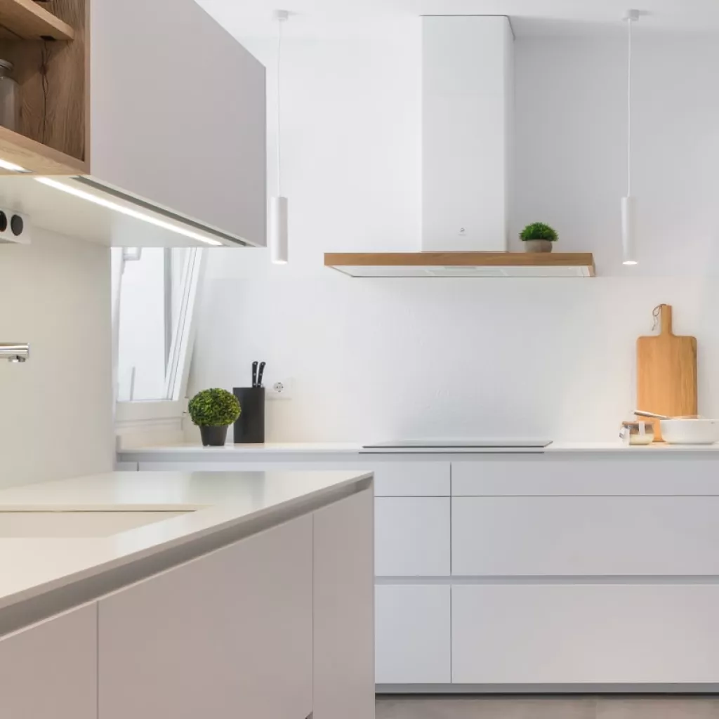 Cocina Santos blanca con encimera blanco absoluto