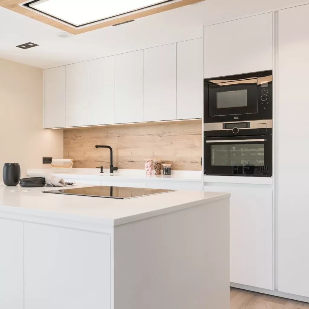 Cocina Santos blanca con encimera Foreco