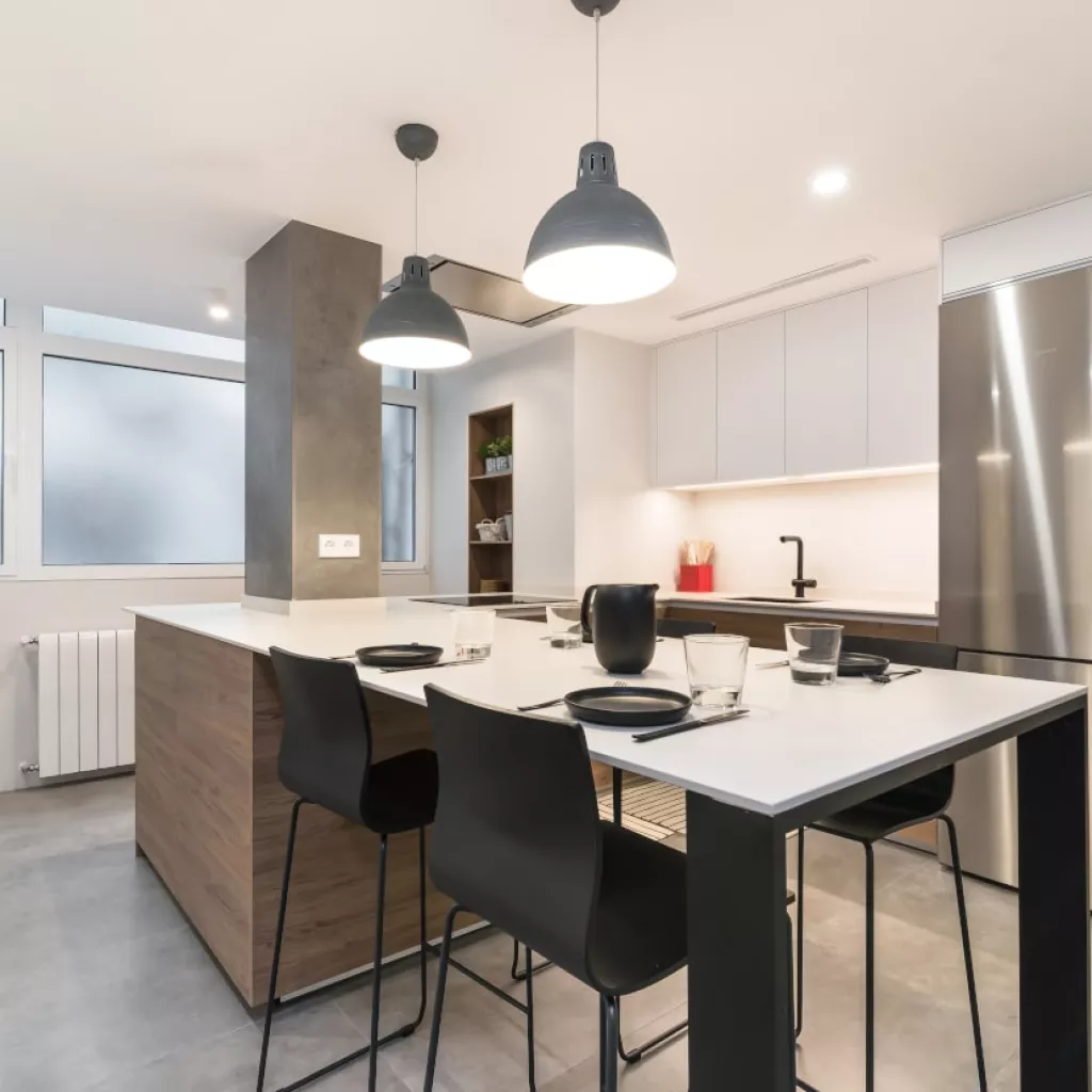 Cocina Santos blanca con extensión barra 4 comensales