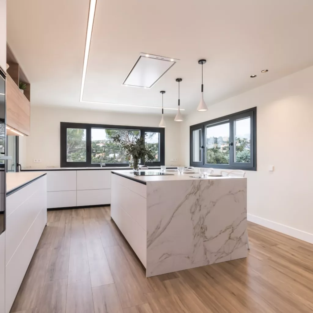 Cocina Santos blanca con isla central