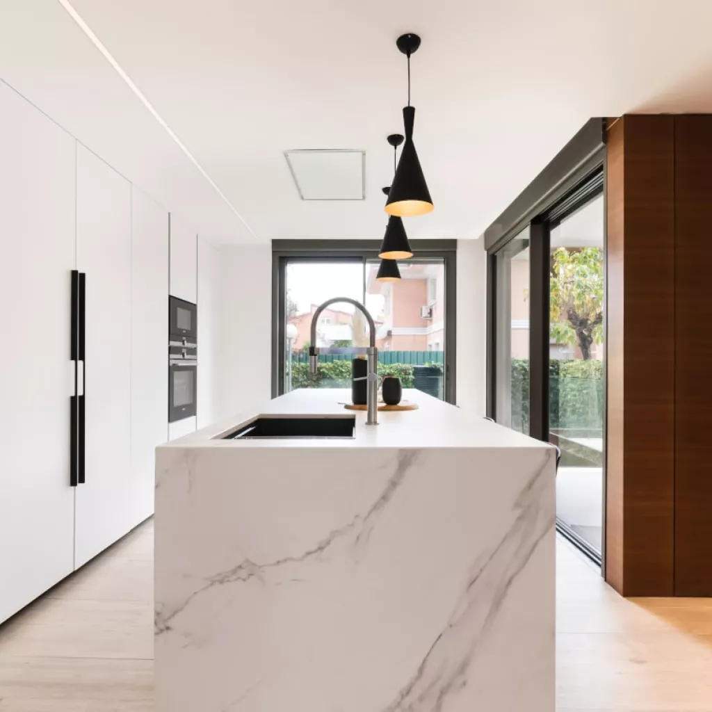 Cocina Santos blanca con isla 