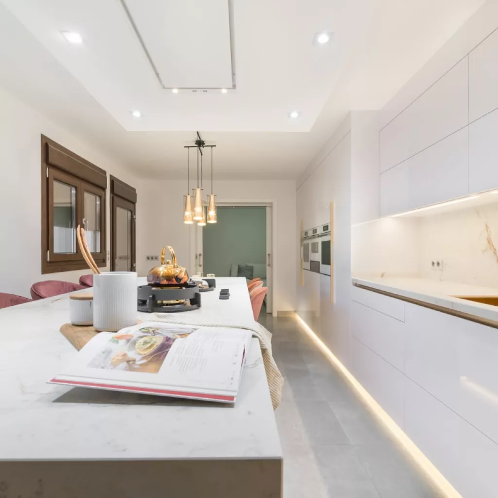 Cocina Santos blanca con iluminación led
