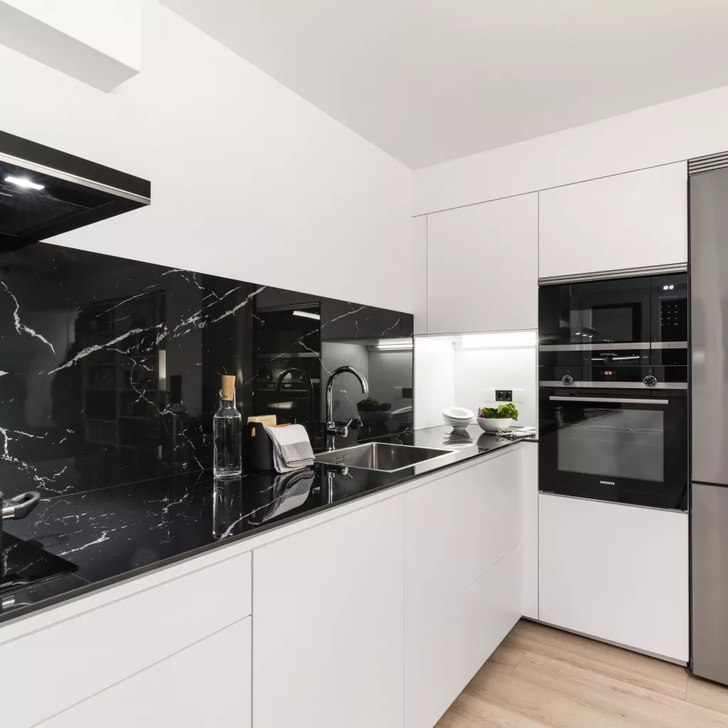 Cocina Santos Blanca y Negra con Península