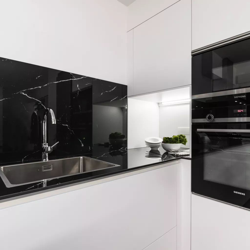 Cocina Santos Blanca y Negra con Península