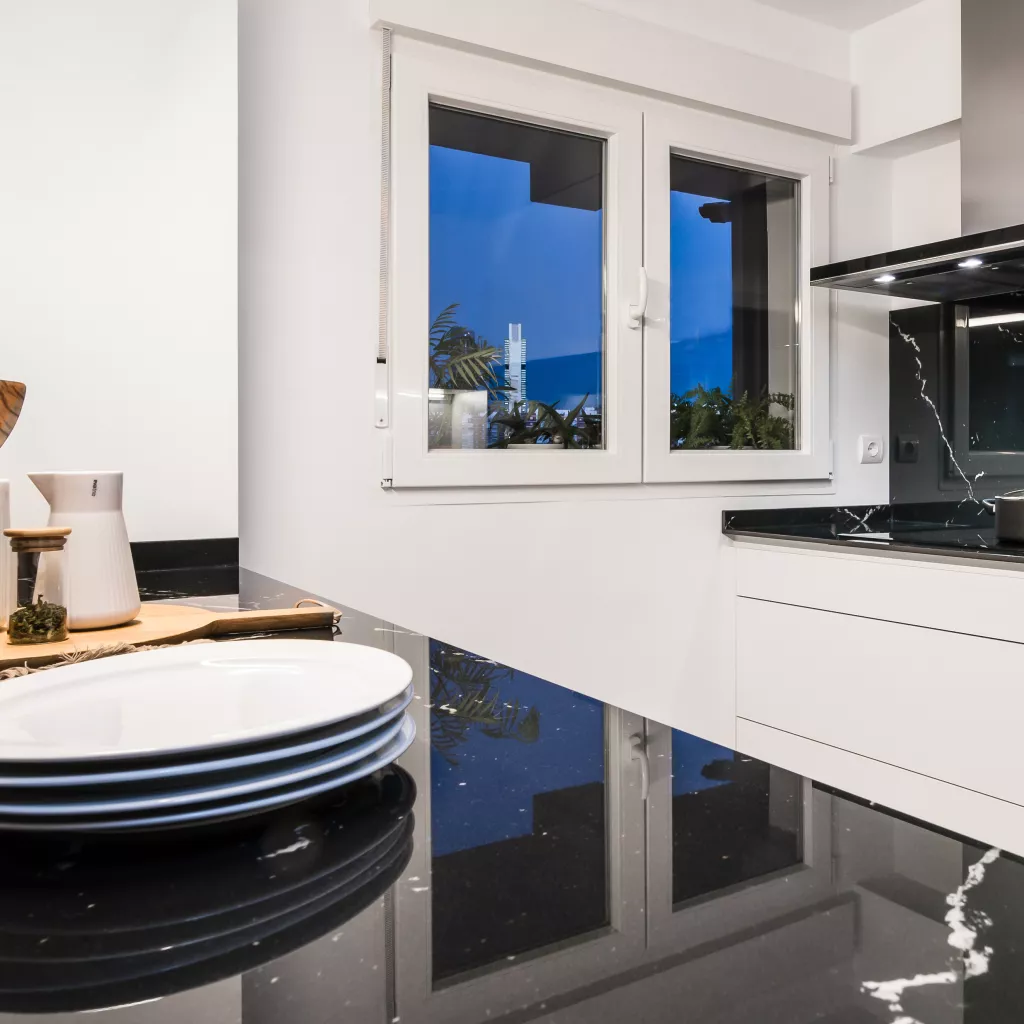 Cocina Santos Blanca y Negra con Península