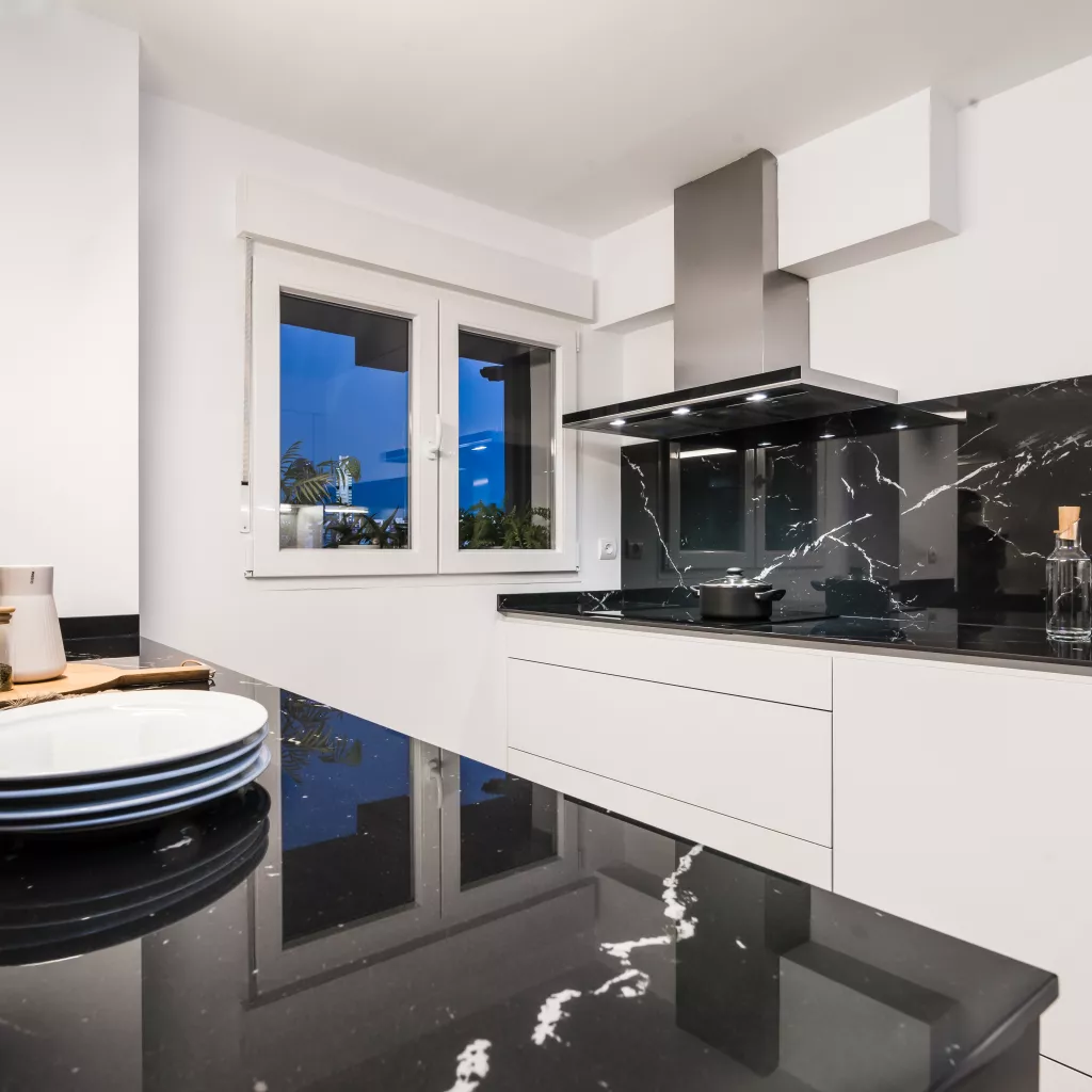 Cocina Santos Blanca y Negra con Península