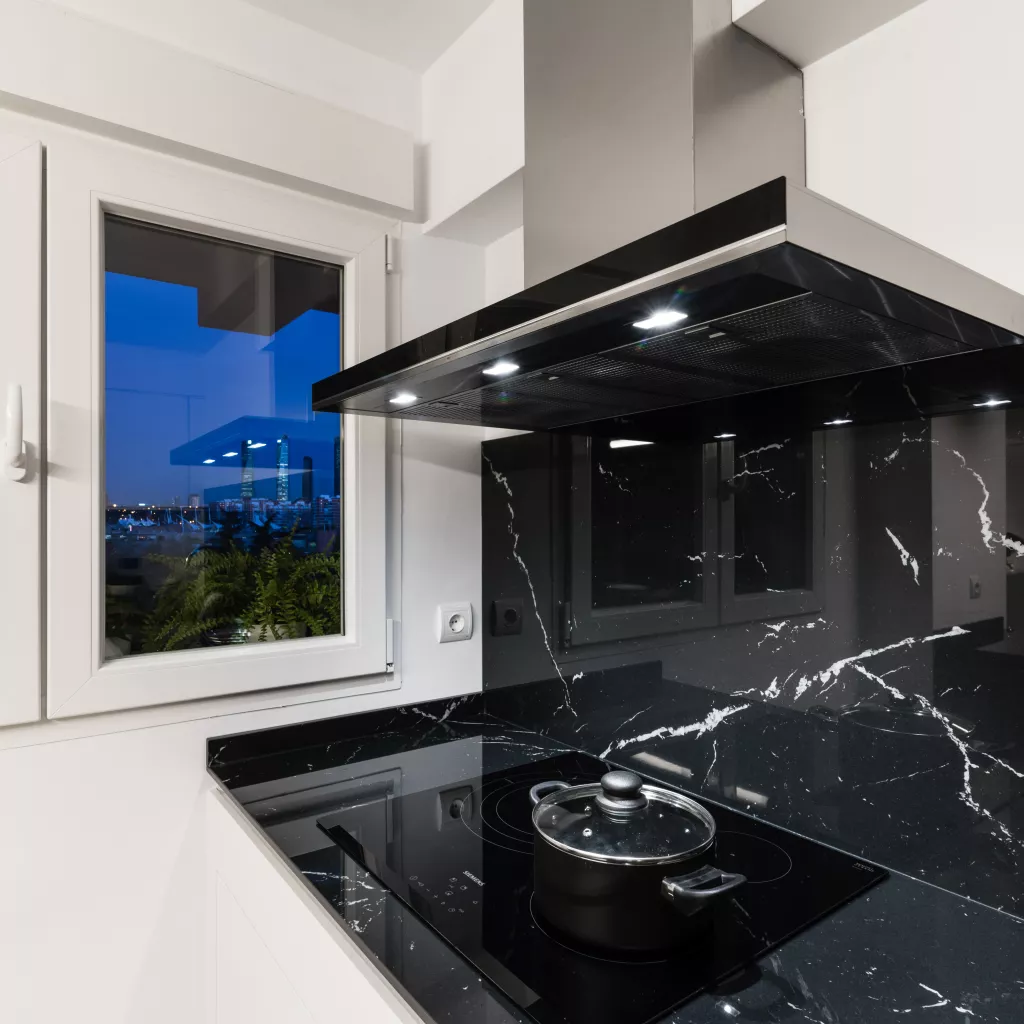 Cocina Santos Blanca y Negra con Península