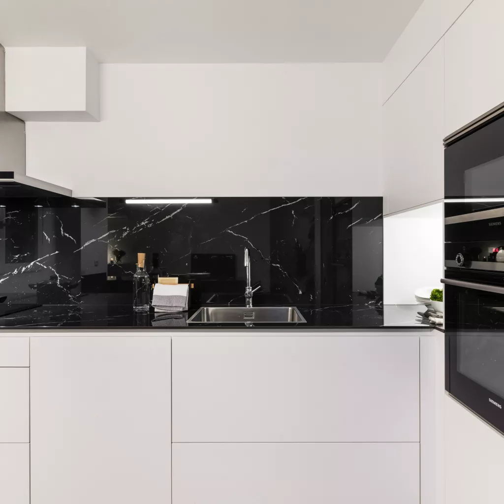 Cocina Santos Blanca y Negra con Península