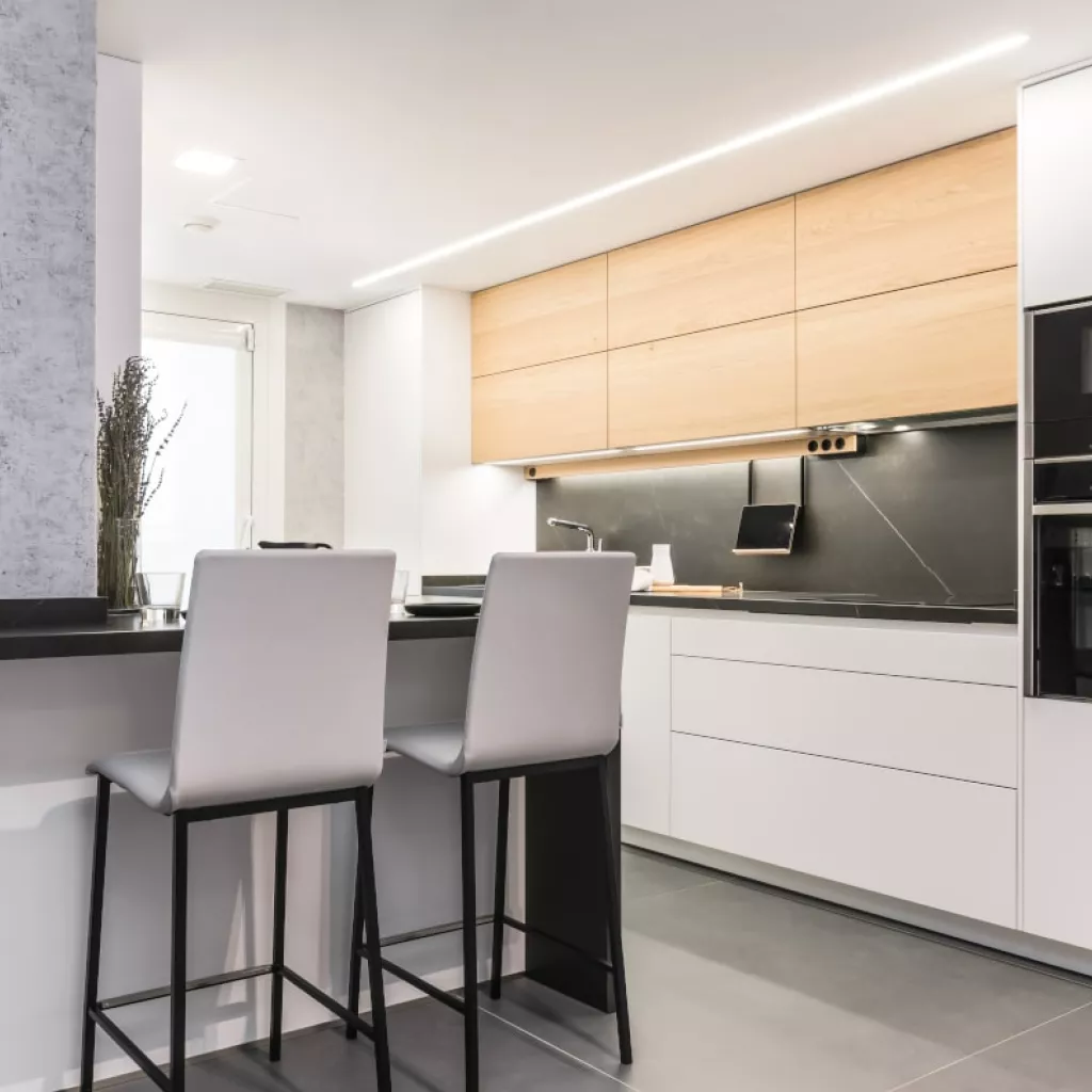 Cocina Santos blanca y madera con barra