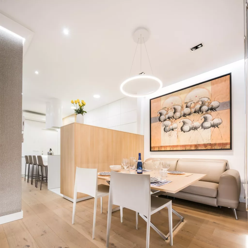 Cocina Santos blanca y madera con isla