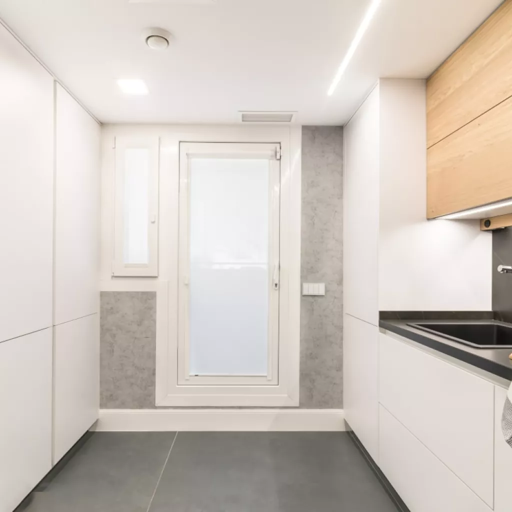 Cocina Santos blanca y madera dos frente