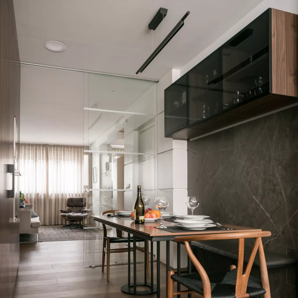 Cocina Santos blanca y madera semiabierta al salón