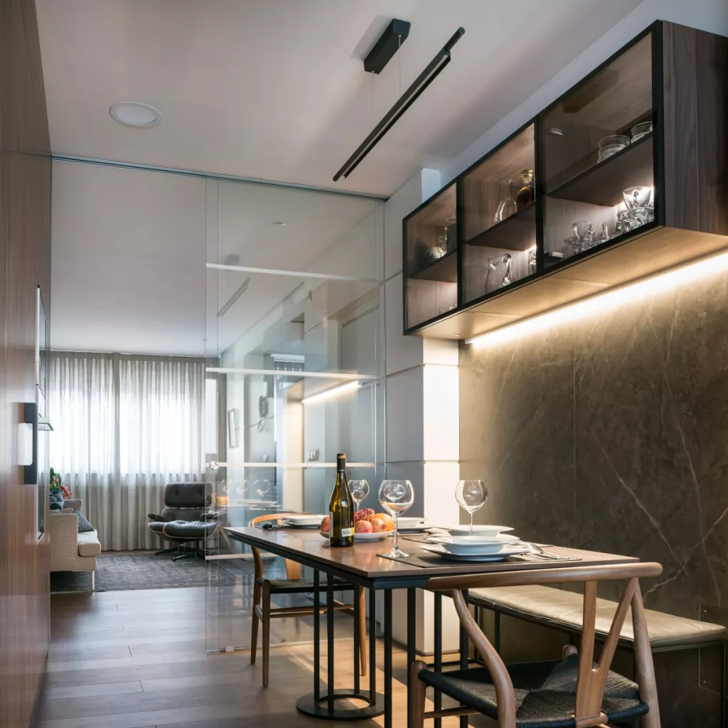 Cocina Santos blanca y madera semiabierta al salón