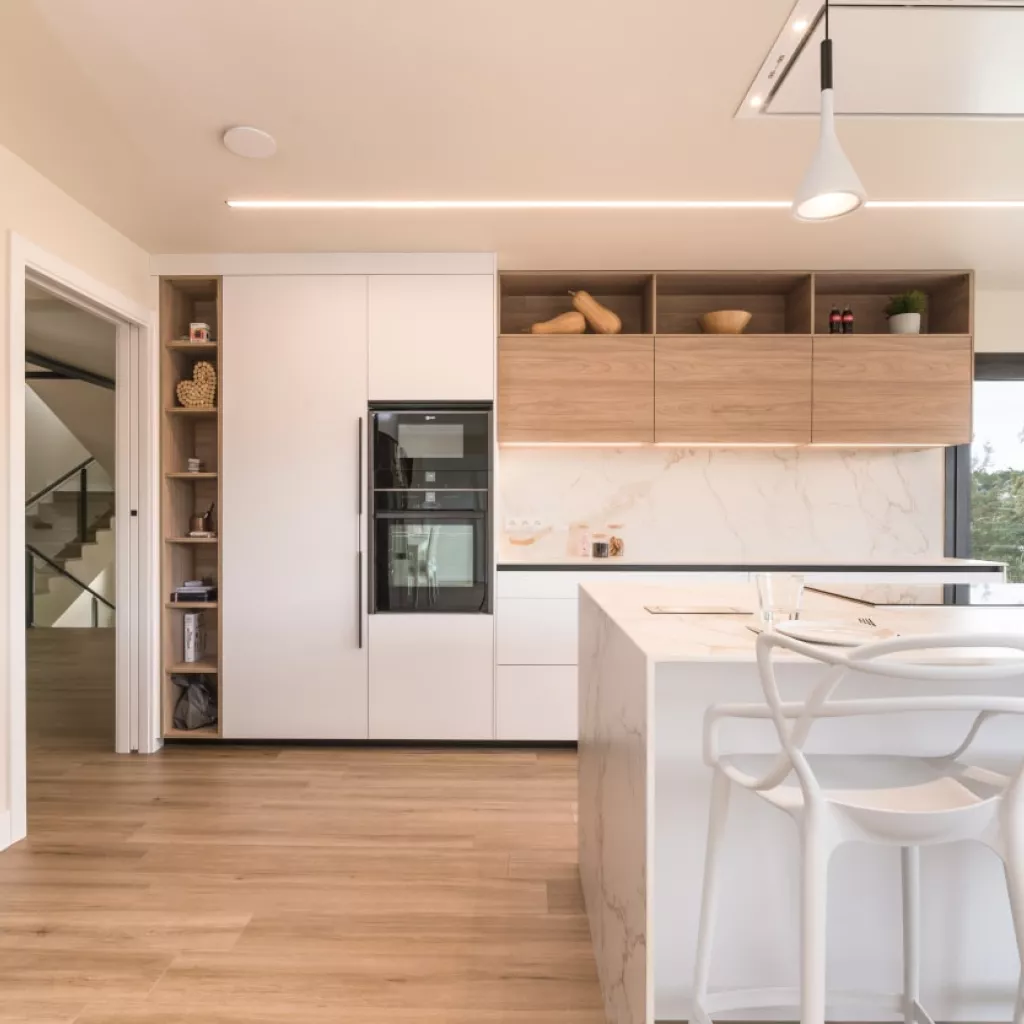 Cocina Santos blanca y olmo claro