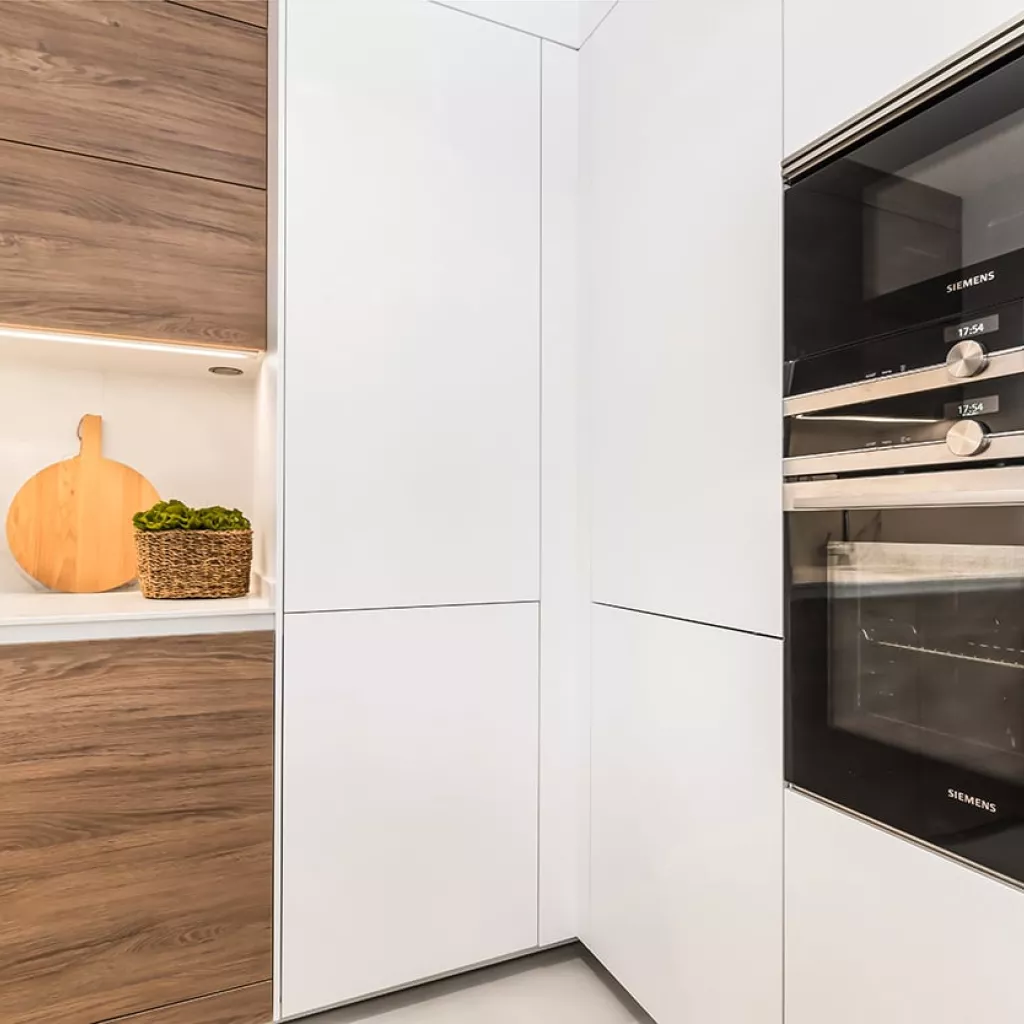 Cocina Santos Blanco y Roble con Isla - Electrodomésticos Siemens y LG