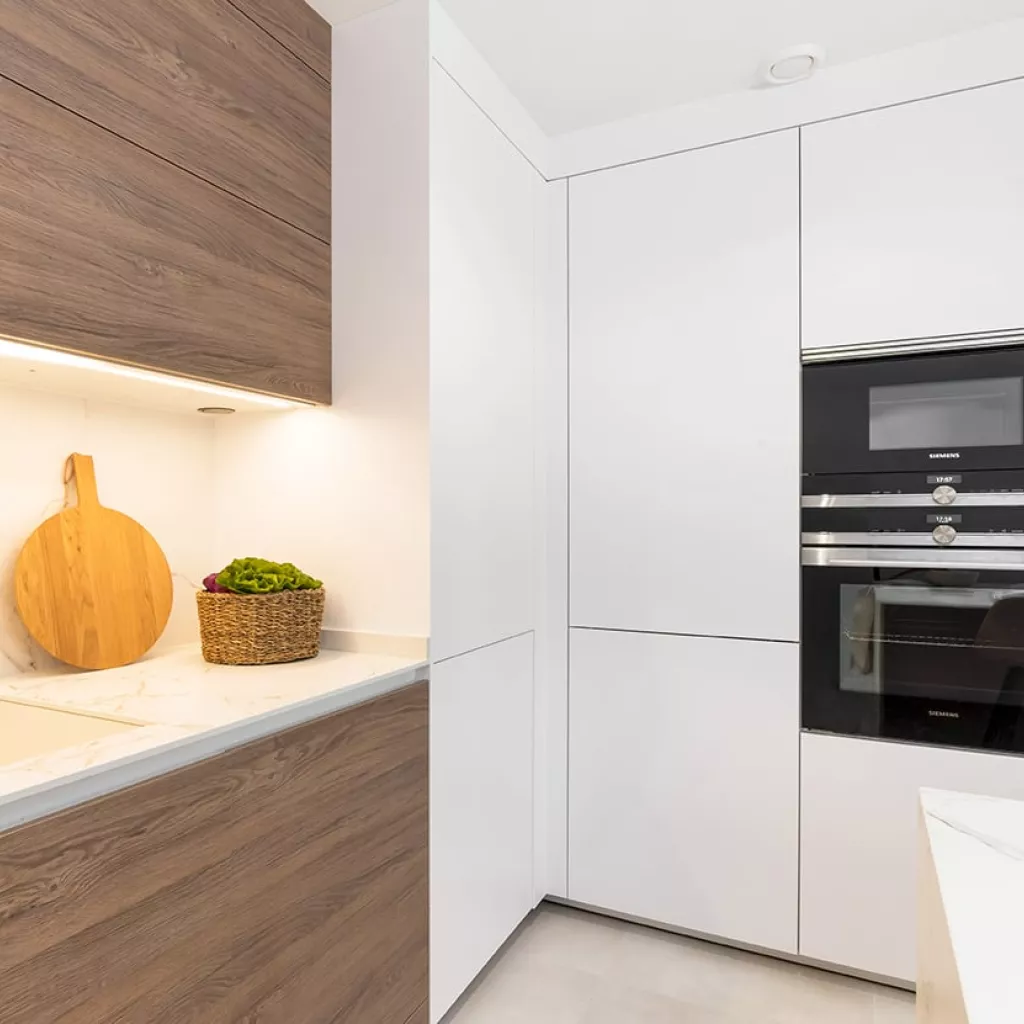 Cocina Santos en Blanco y roble Kairos