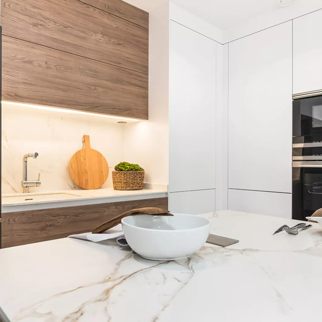 Cocina Satos con Isla Dekton en Mate Liso