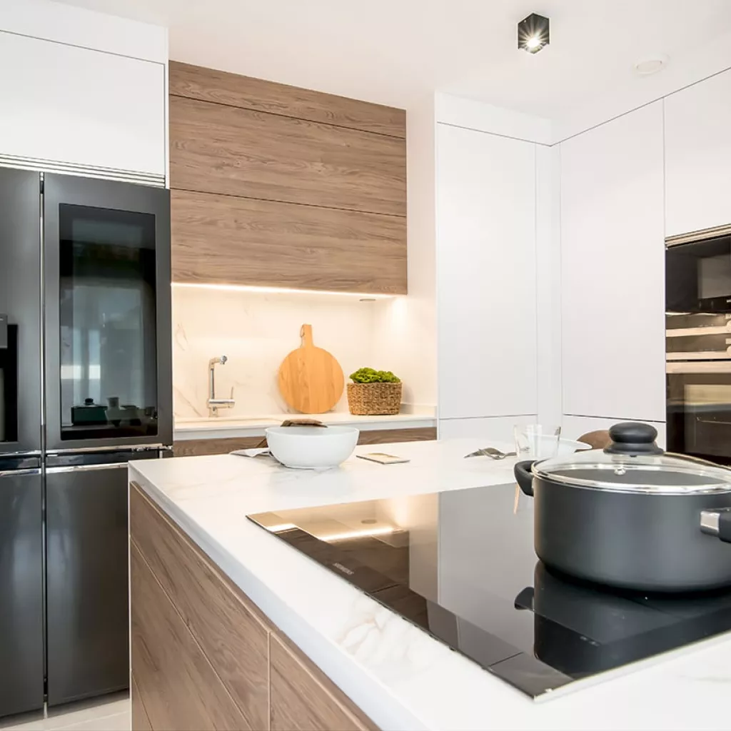 Cocina Santos Blanco y Roble con Isla - Electrodomésticos Siemens y LG