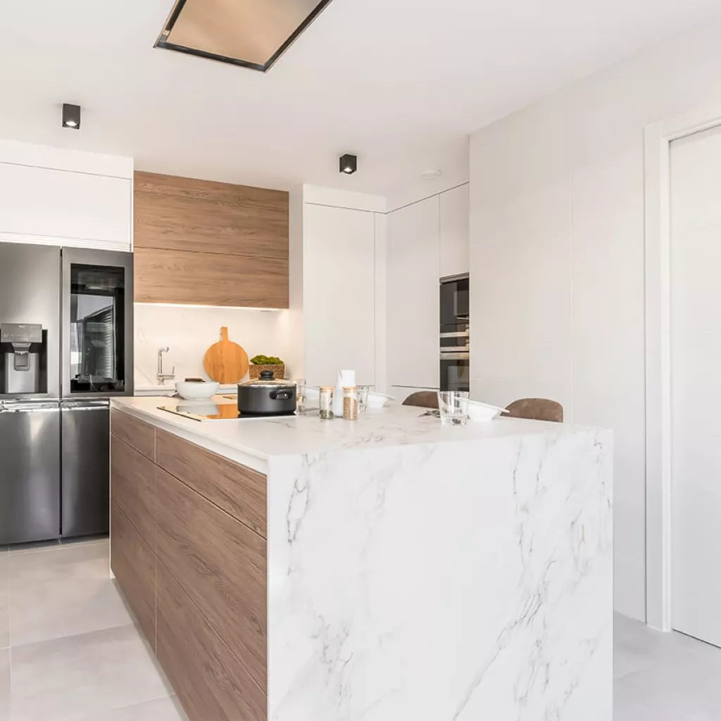 Cocina Satos con Isla Dekton en Mate Liso