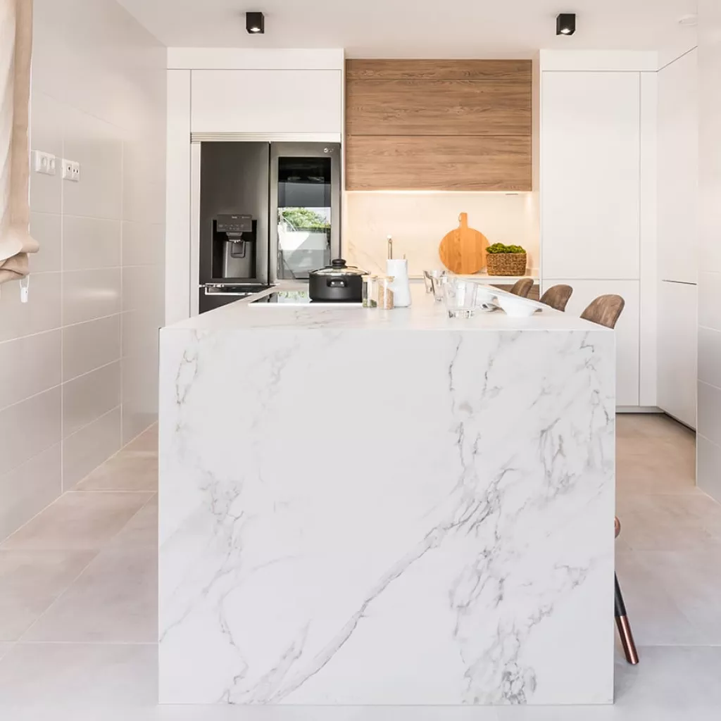 Cocina Satos con Isla Dekton en Mate Liso