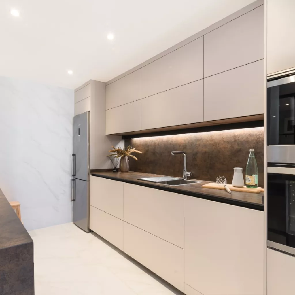 Cocina Santos cashmere frente muebles altos, bajos y columnas