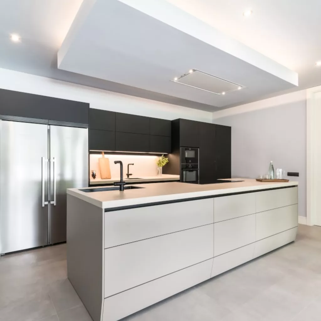 Cocina Santos con isla negra y gris