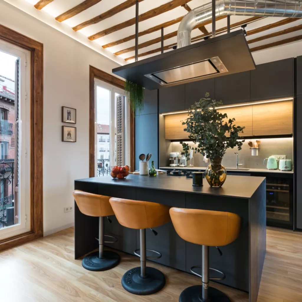 Cocina Santos gris con isla abierta al salón