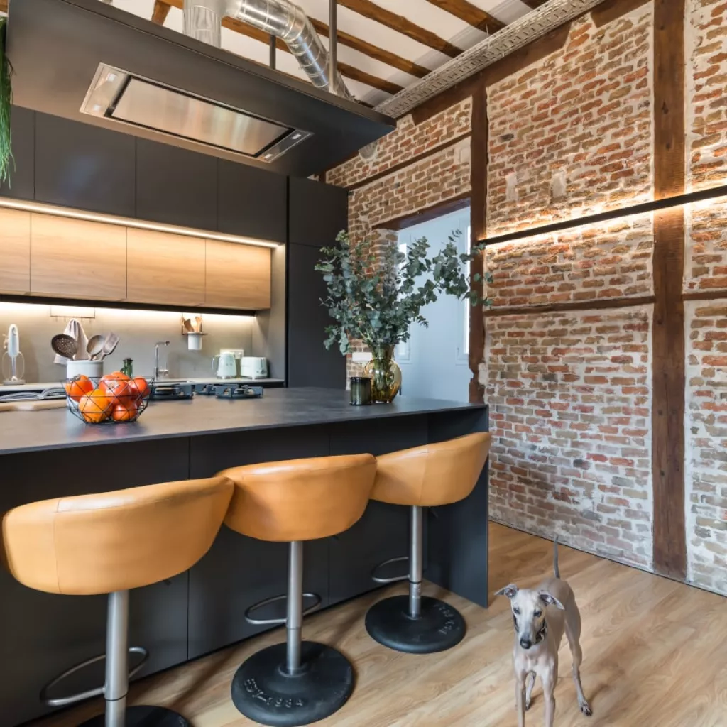 Cocina Santos gris con isla central y barra