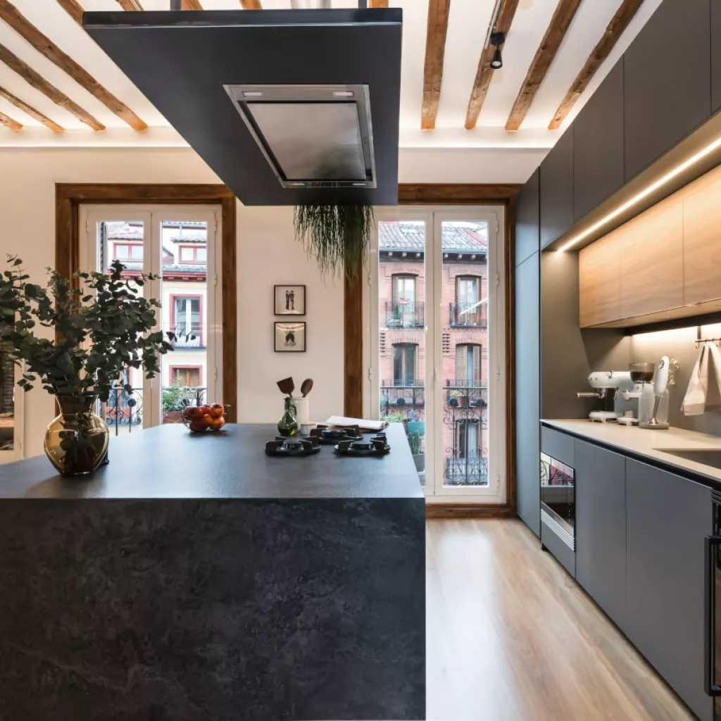 Cocina Santos gris con isla encimera Pitt Cooking