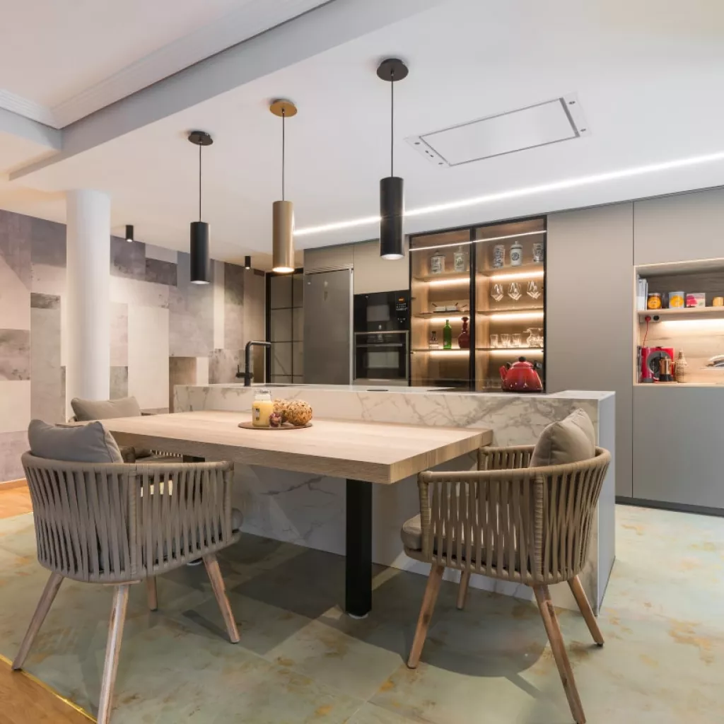 Cocina Santos gris con isla y mesa
