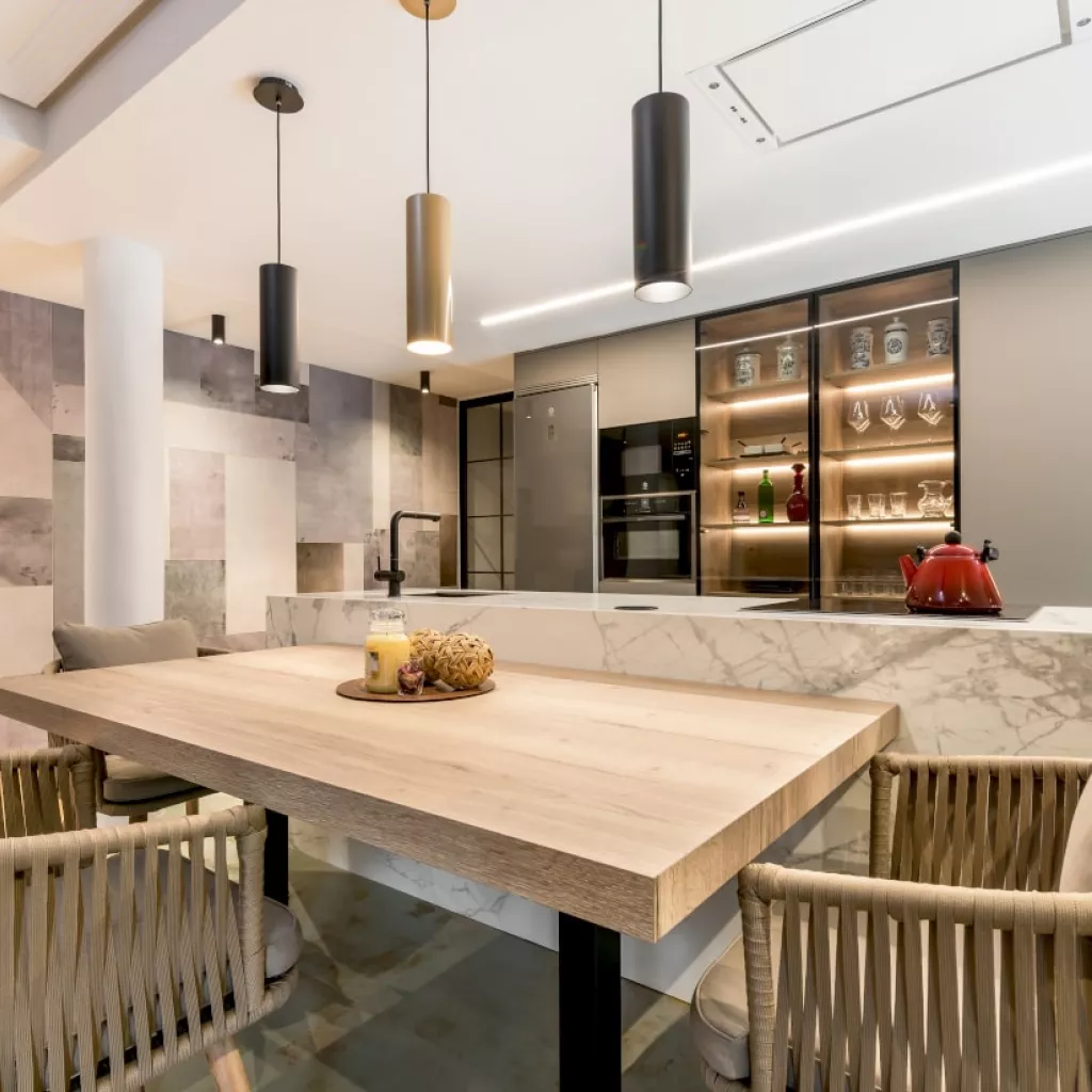 Cocina Santos gris con isla y mesa