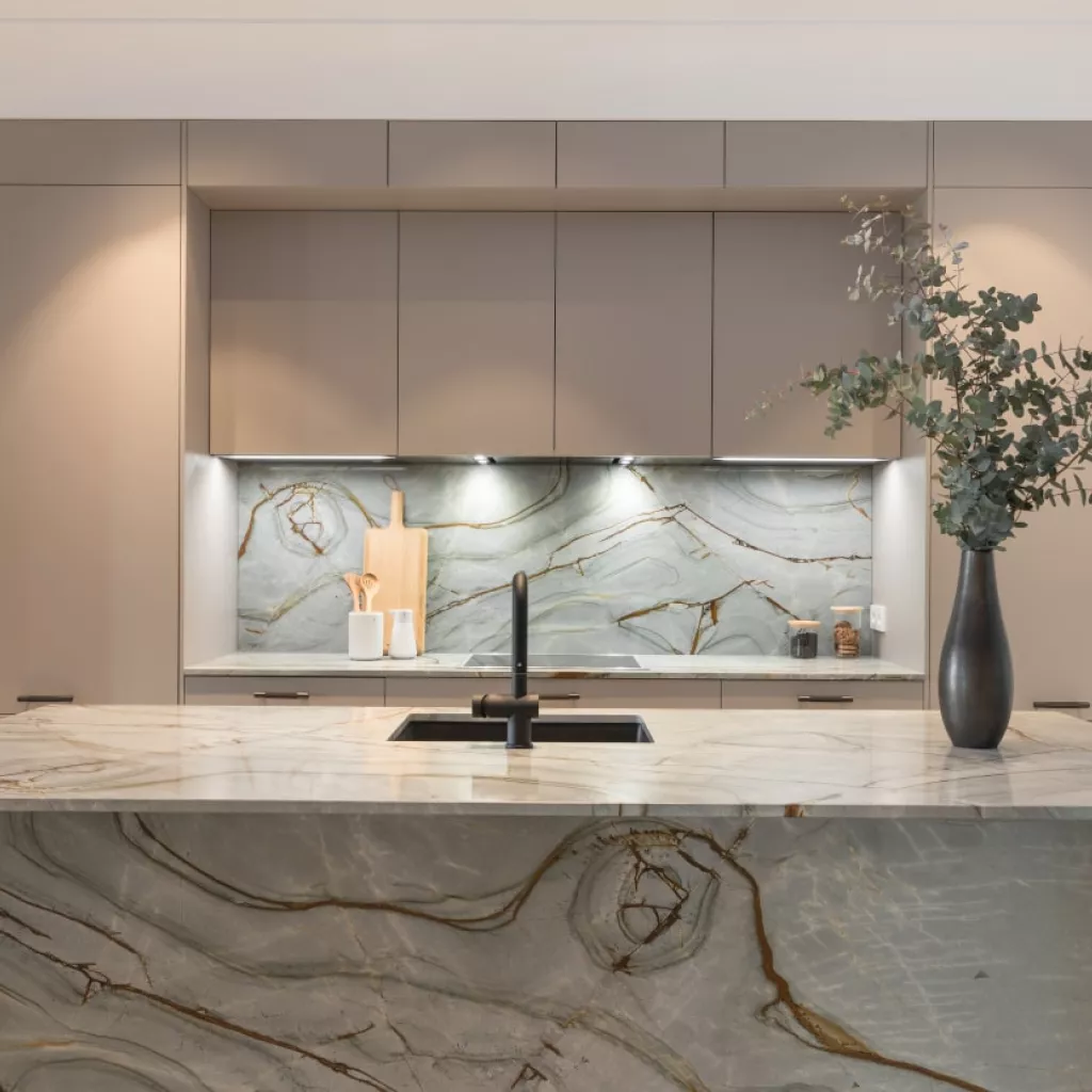 Cocina Santos gris con encimera Rarestone