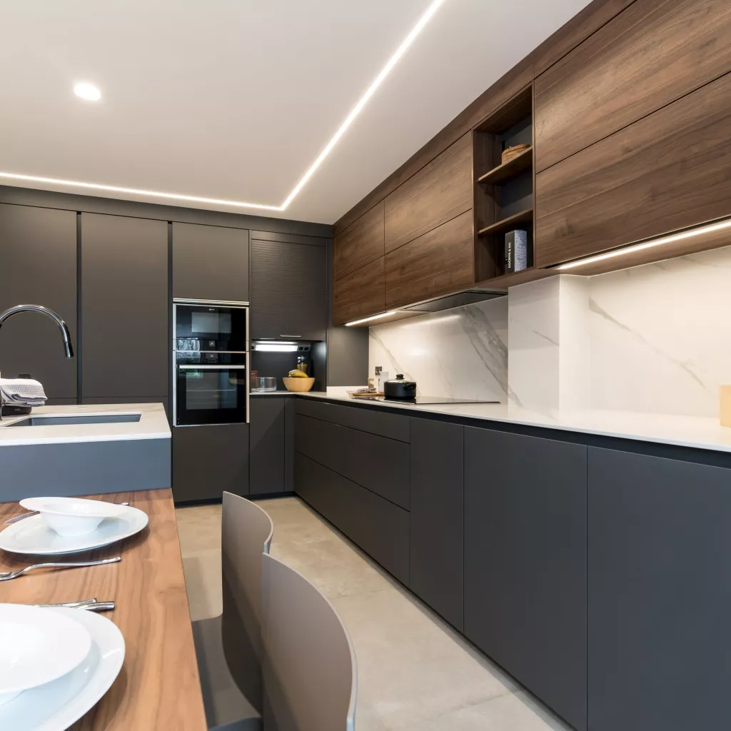 Cocina Santos gris y nogal con isla
