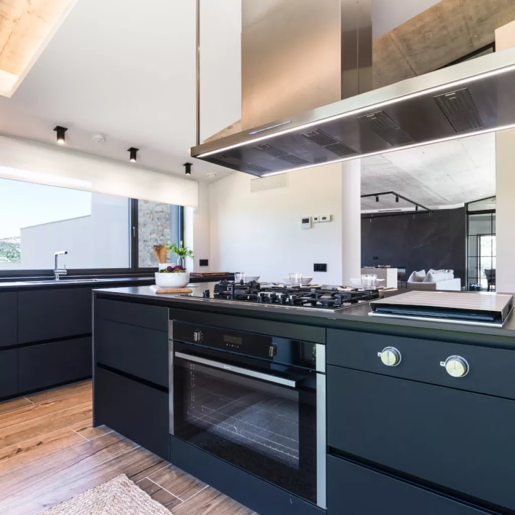 Cocina Santos negra con gran isla central