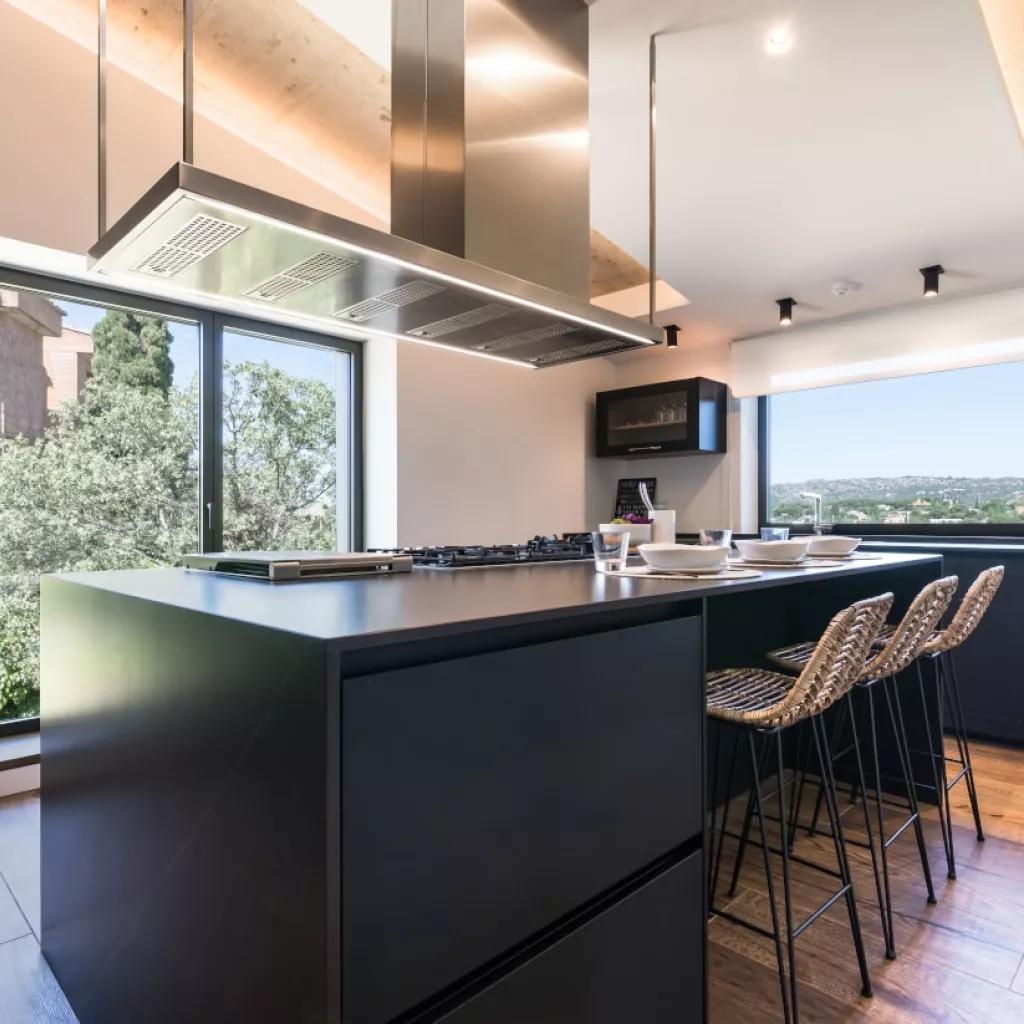 Cocina Santos negra con gran isla