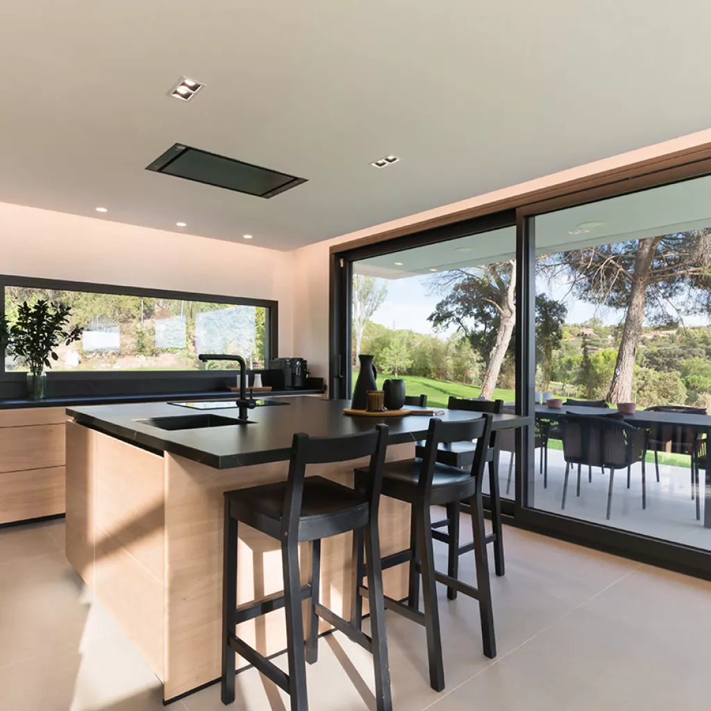 Cocina Santos Olmo Claro con Isla Abierta al Salón