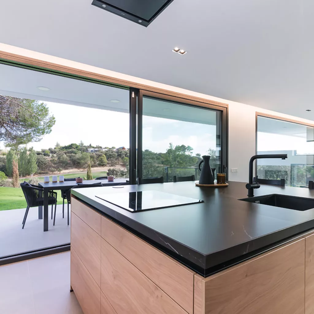 Cocina Santos Olmo Claro con Isla Abierta al Salón Gran Isla Central