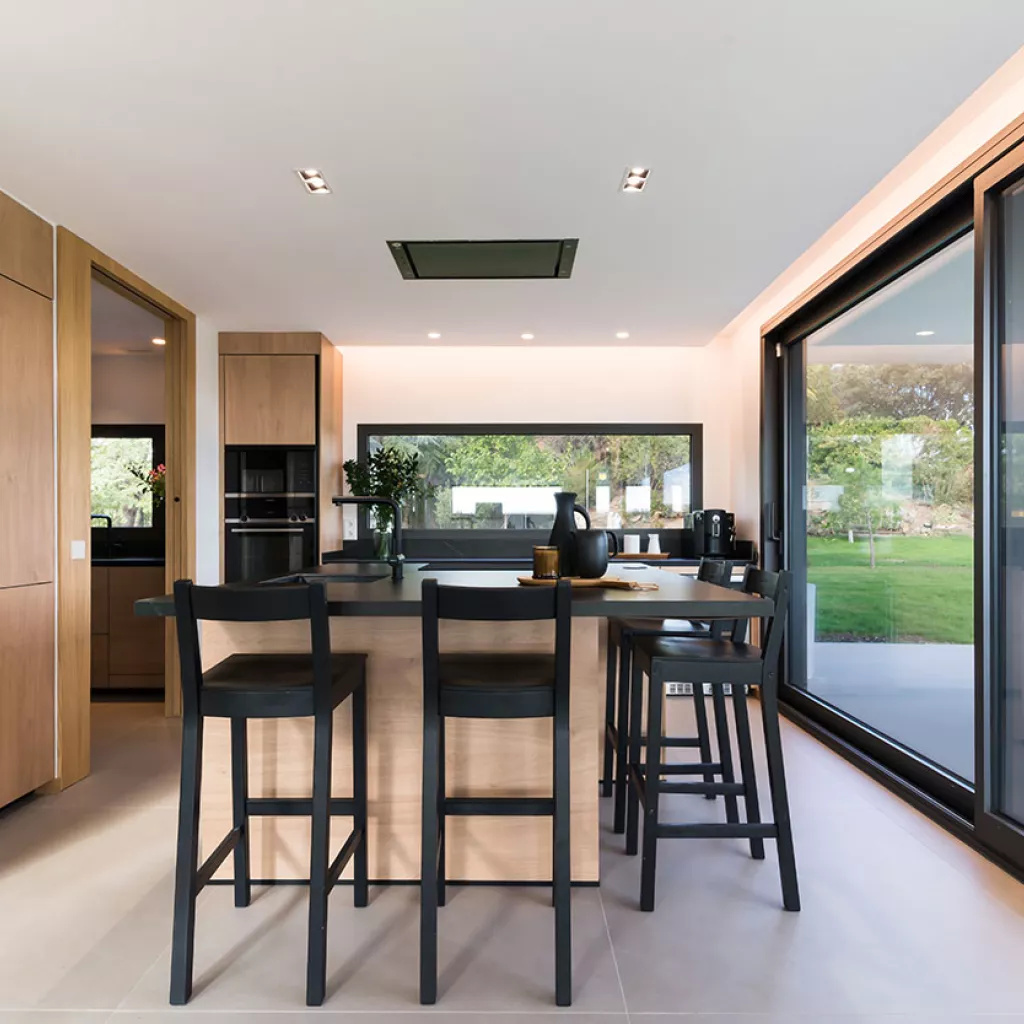 Cocina Santos Olmo Claro con Isla Abierta al Salón