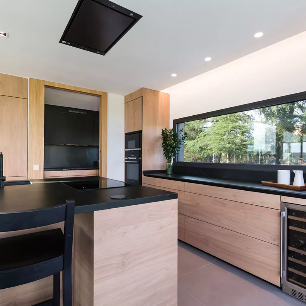 Cocina Santos Olmo Claro con Isla Abierta al Salón